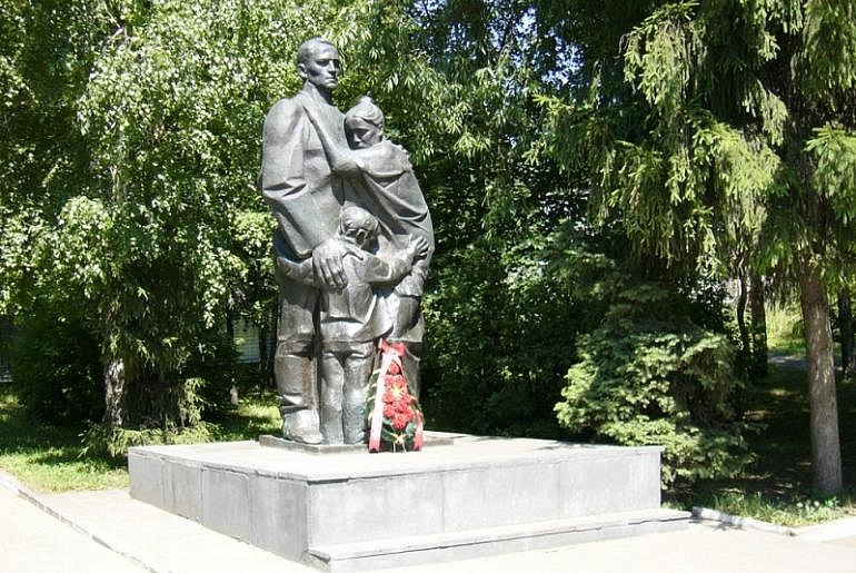 Памятник "Проводы на фронт"