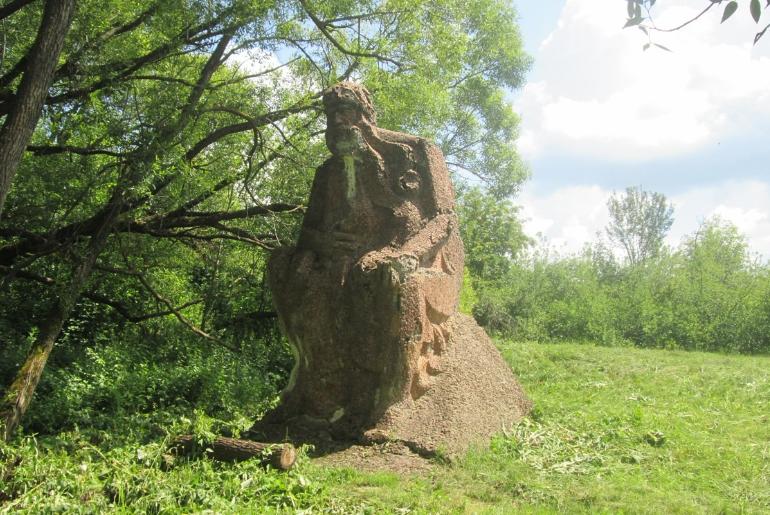 Памятник "Старик Хопер"