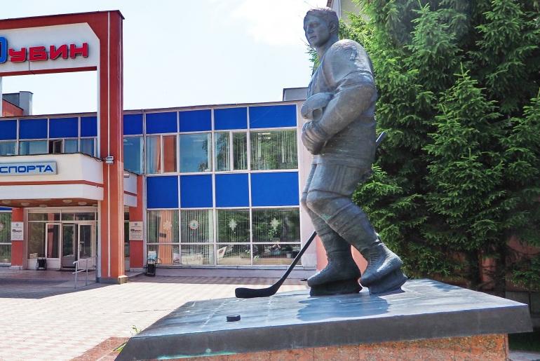 Памятник хоккеисту Ю.И. Моисееву