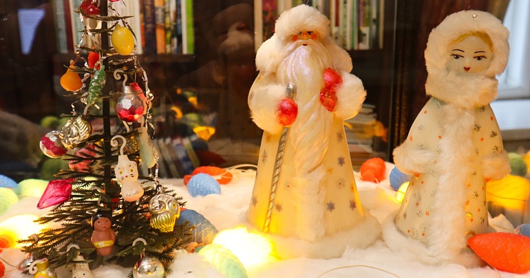 Выставка новогодних игрушек времен СССР